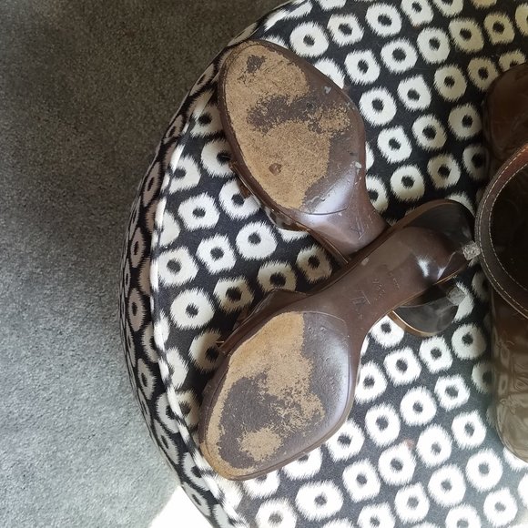 Authentic Louis Vuitton vernis sandals - Picture 2 of 2